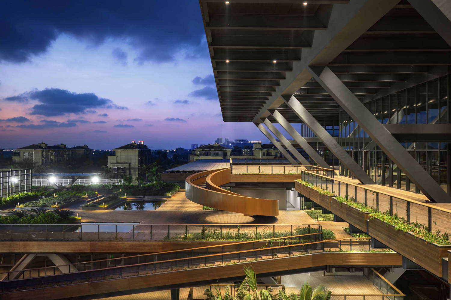 海口市职工活动中心：顺应海南地域气候的建筑一体化生成